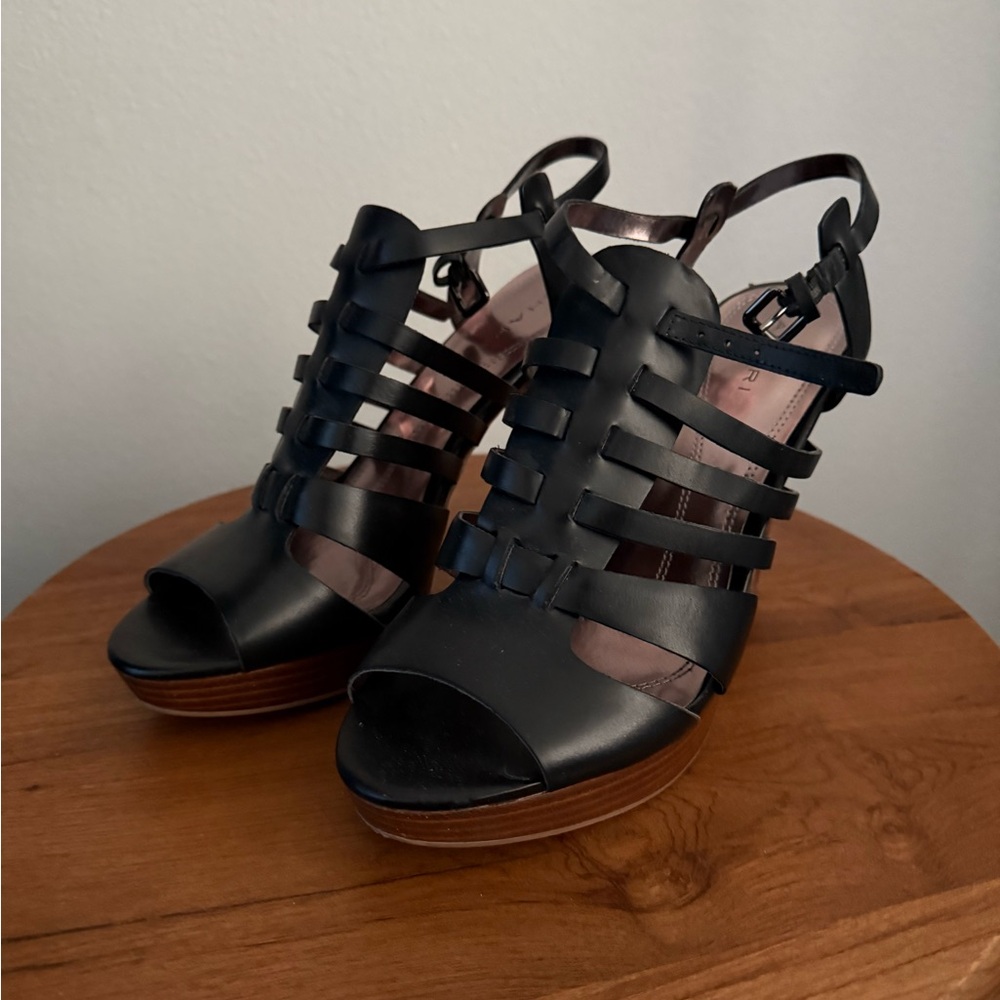 Tahari Black Strappy Heeled Sandals - Like new condition!